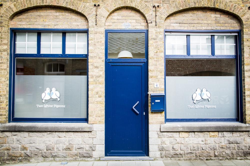Two White Pigeons Ypres Exterior foto